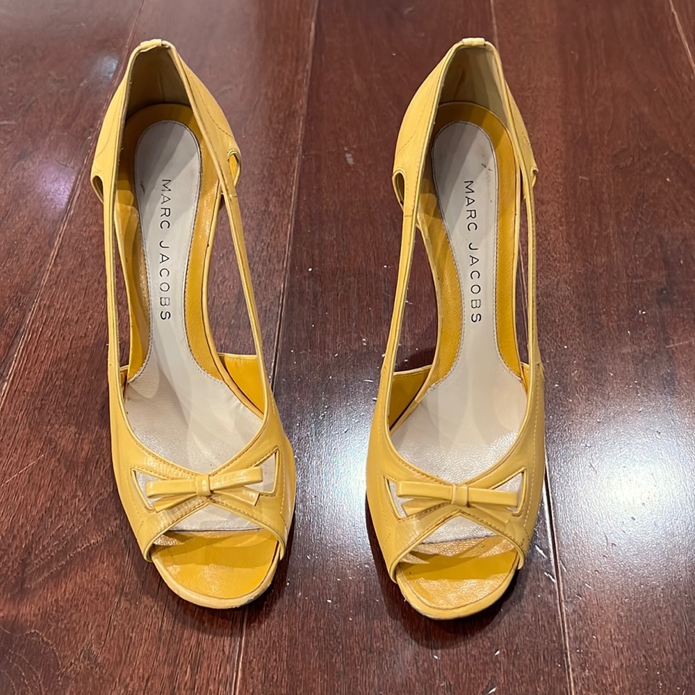 Marc Jacobs heels with bow